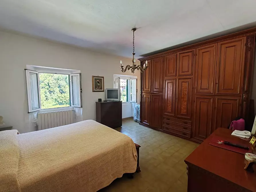 Immagine 6 di Porzione di casa in vendita  a Massa