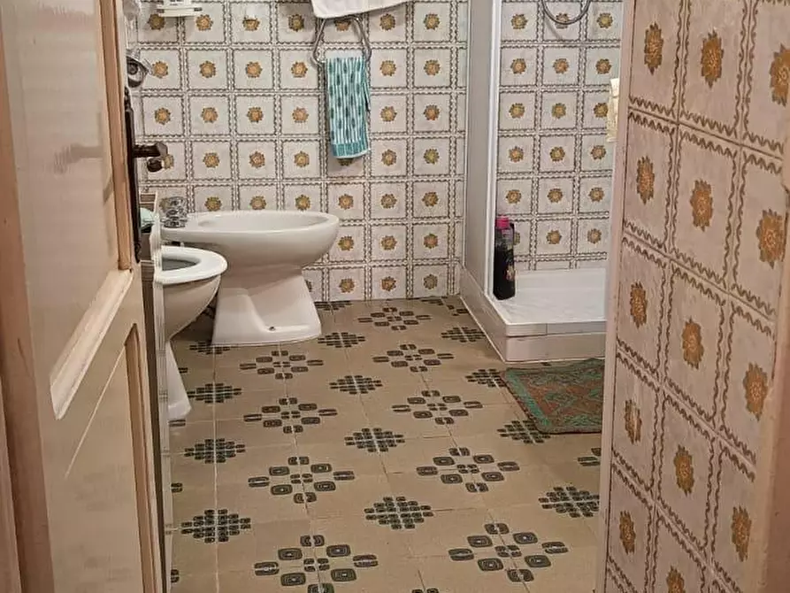 Immagine 10 di Porzione di casa in vendita  a Massa