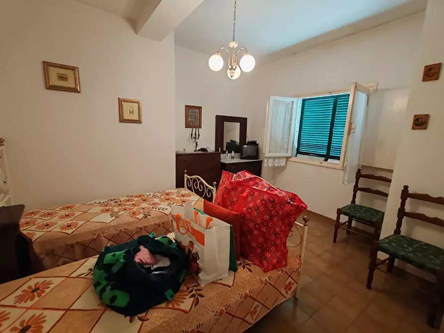 Immagine 3 di Porzione di casa in vendita  a Massa