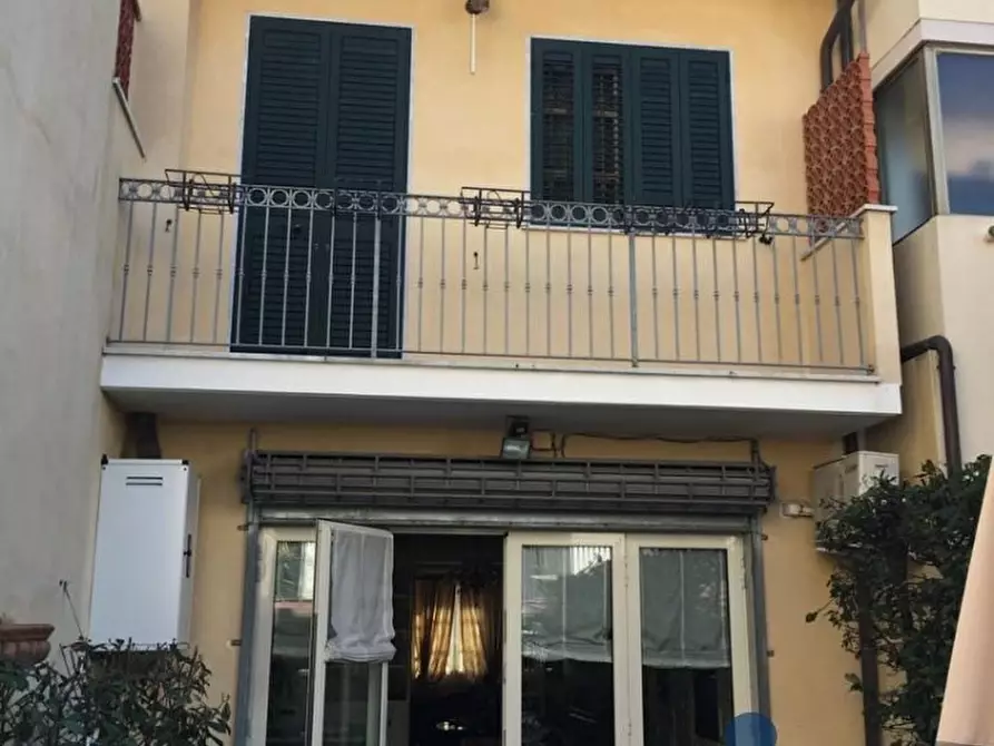 Immagine 7 di Appartamento in vendita  a Viareggio