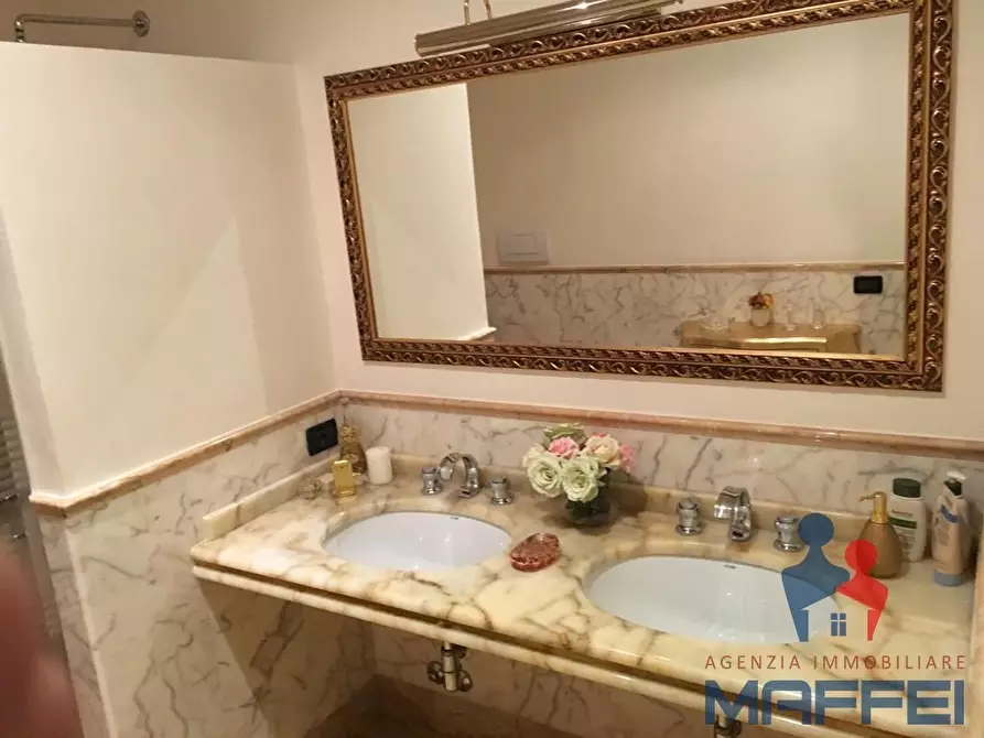 Immagine 31 di Appartamento in vendita  a Viareggio