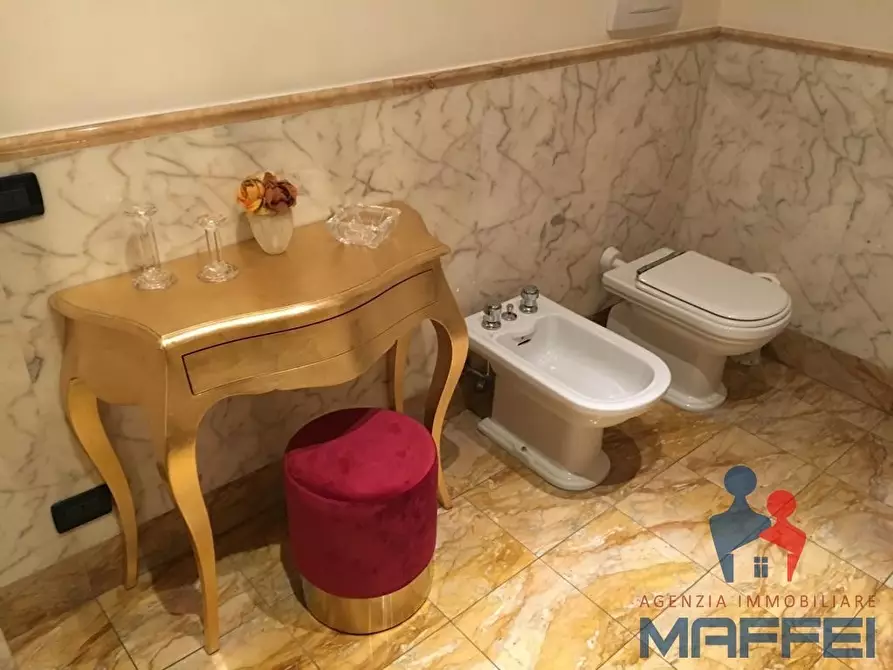 Immagine 19 di Appartamento in vendita  a Viareggio