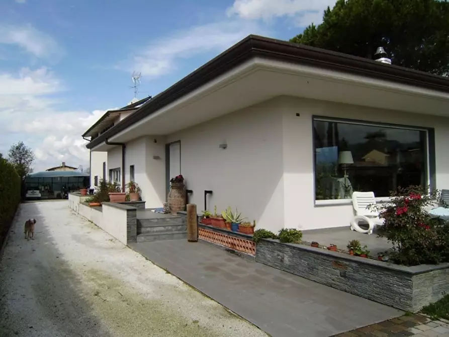 Immagine 12 di Villa in vendita  a Camaiore