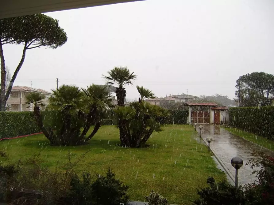 Immagine 9 di Villa in vendita  a Camaiore