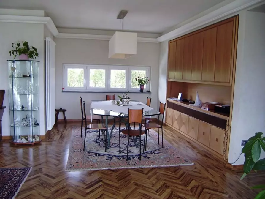 Immagine 8 di Villa in vendita  a Camaiore