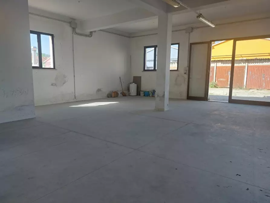 Immagine 5 di Magazzino in affitto  a Santa Croce Sull'arno