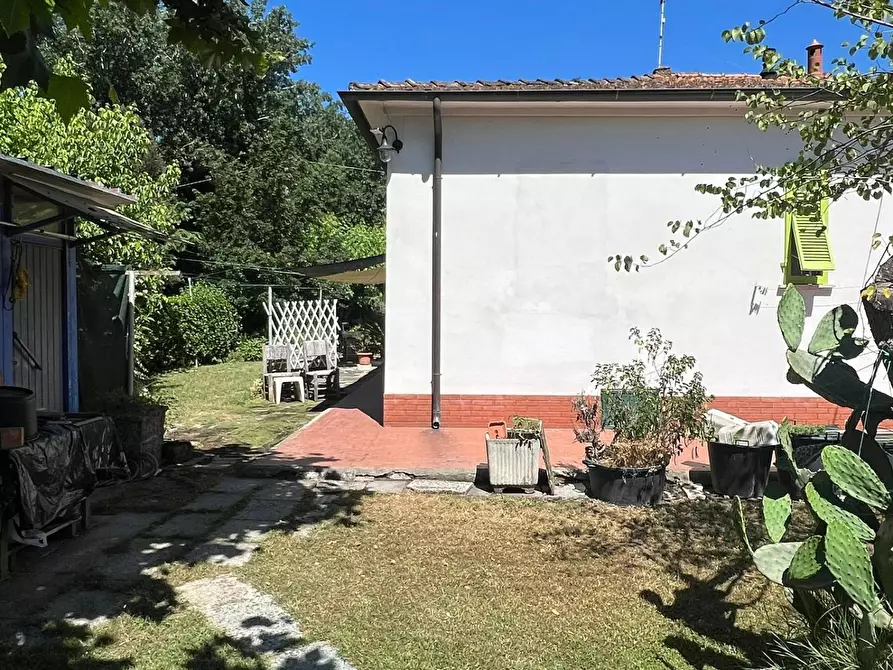 Immagine 7 di Casa indipendente in vendita  a Massa
