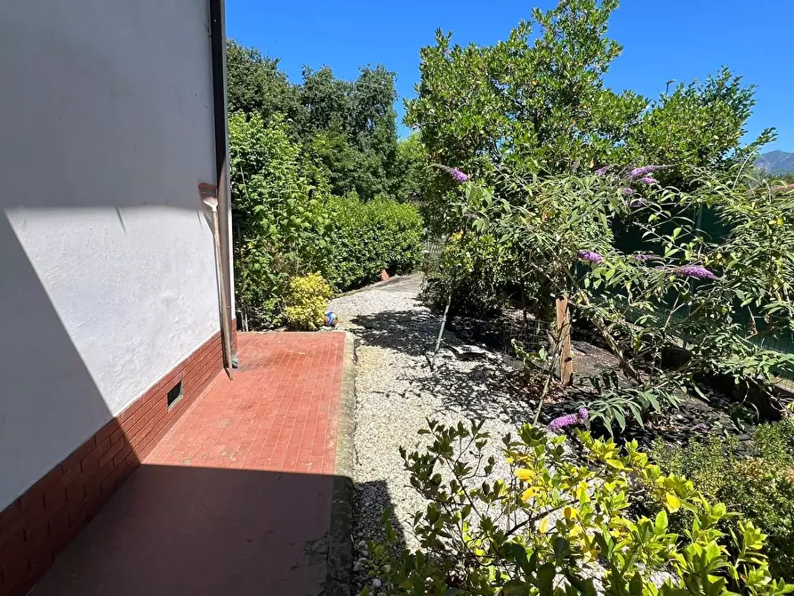 Immagine 10 di Casa indipendente in vendita  a Massa