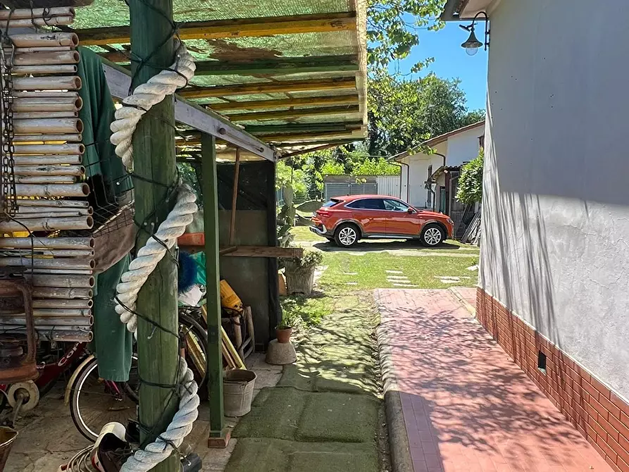 Immagine 9 di Casa indipendente in vendita  a Massa