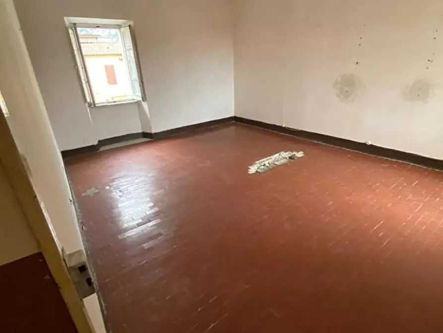 Immagine 2 di Appartamento in vendita  a Massa