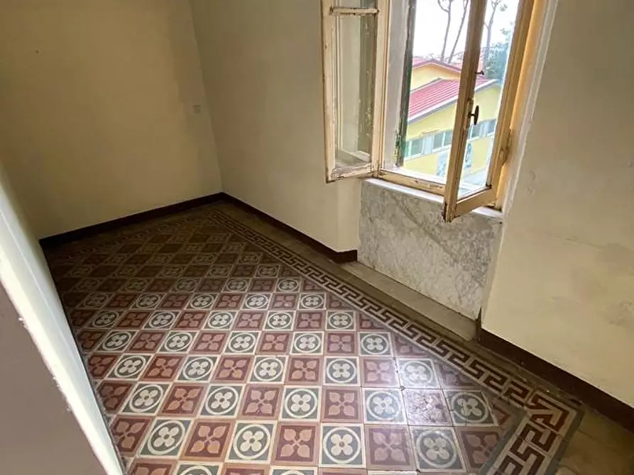 Immagine 11 di Appartamento in vendita  a Massa