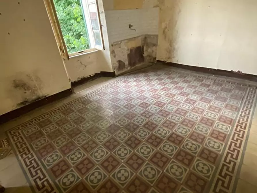 Immagine 4 di Appartamento in vendita  a Massa