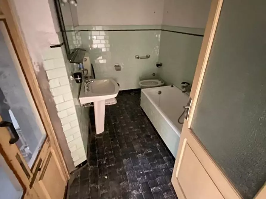 Immagine 6 di Appartamento in vendita  a Massa