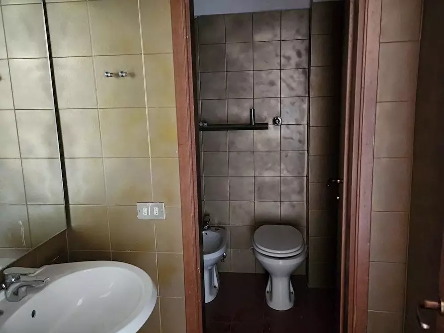 Immagine 10 di Ufficio in affitto  a Santa Croce Sull'arno