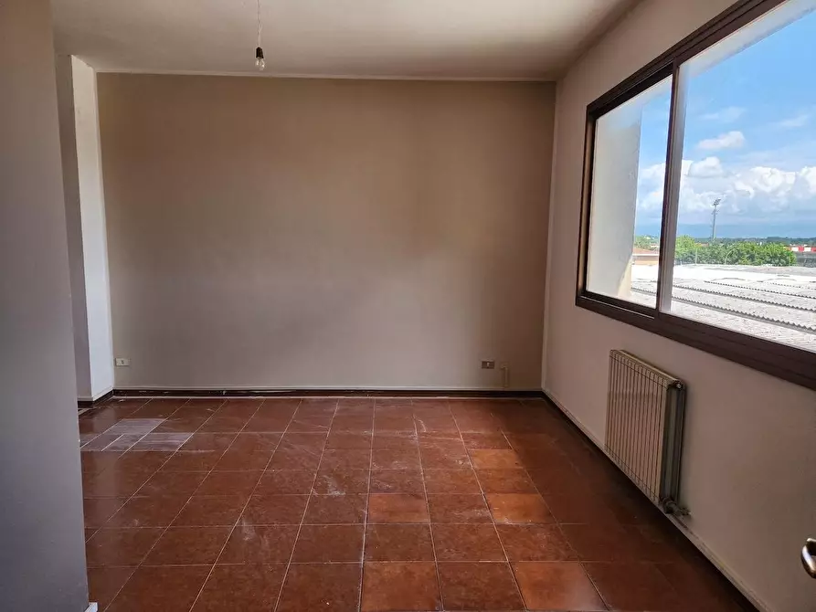 Immagine 13 di Ufficio in affitto  a Santa Croce Sull'arno