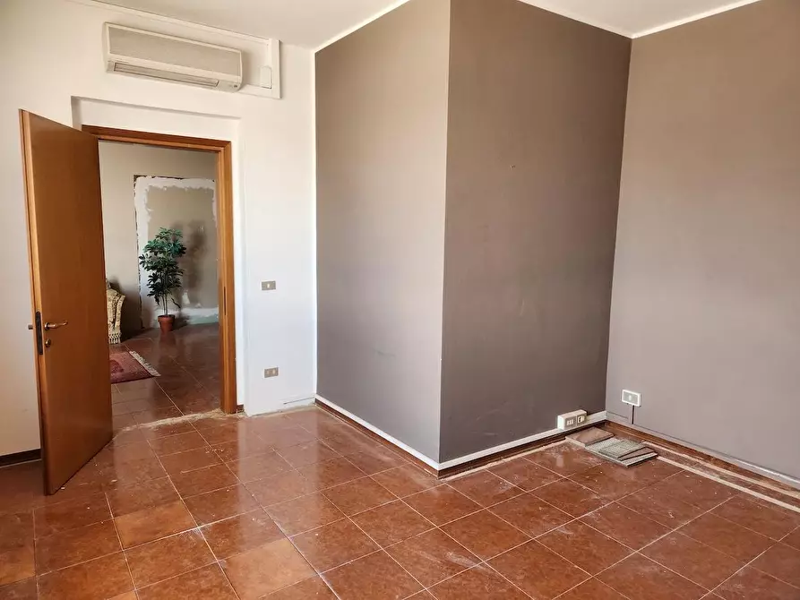 Immagine 14 di Ufficio in affitto  a Santa Croce Sull'arno