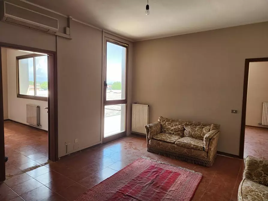 Immagine 11 di Ufficio in affitto  a Santa Croce Sull'arno