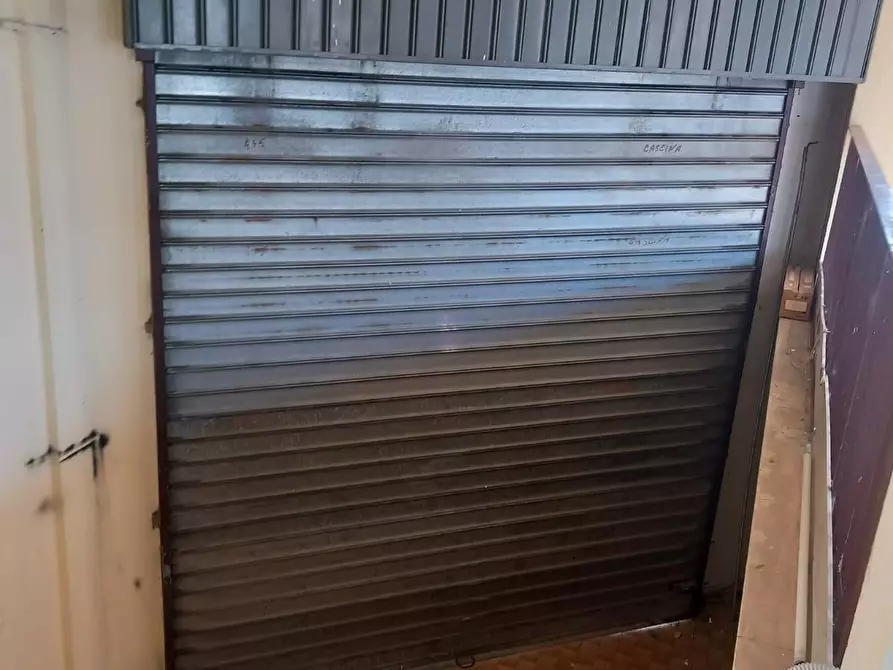 Immagine 4 di Locale commerciale in vendita  a Cascina