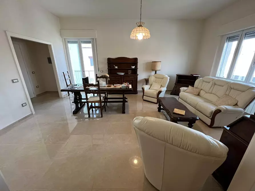 Immagine 4 di Villa in vendita  a Cecina