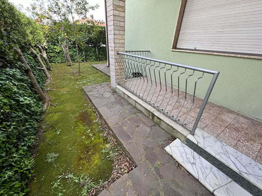 Immagine 18 di Villa in vendita  a Cecina