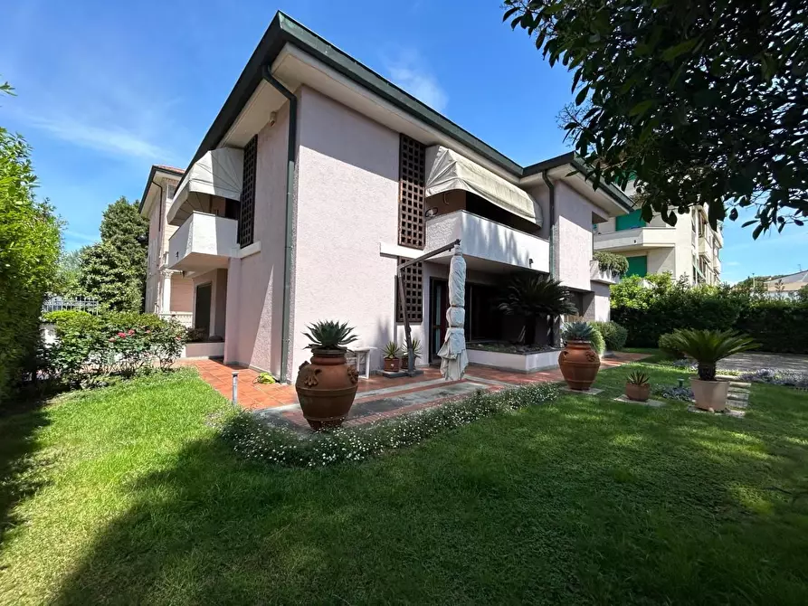 Immagine 34 di Villa in vendita  a Santa Croce Sull'arno