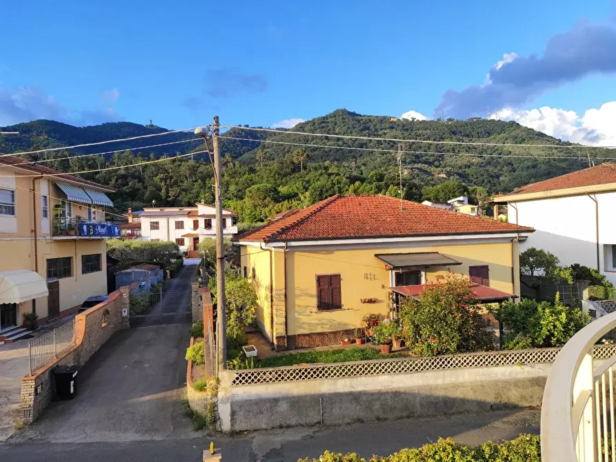 Immagine 12 di Casa semindipendente in vendita  a Carrara
