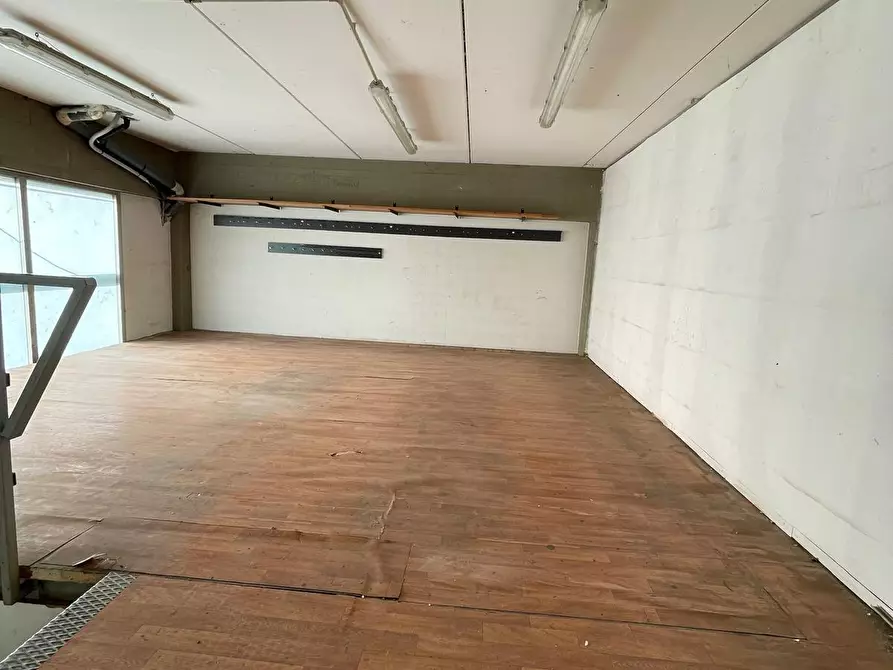 Immagine 25 di Attività artigianale in vendita  a Vinci