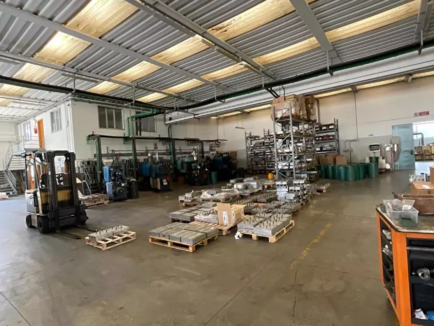 Immagine 16 di Attività artigianale in vendita  a Calcinaia