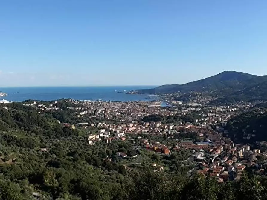 Immagine 1 di Villa in vendita  a La Spezia