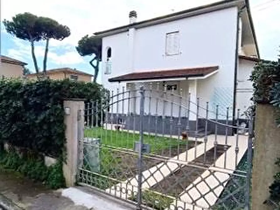 Immagine 7 di Casa bifamiliare in vendita  a Viareggio