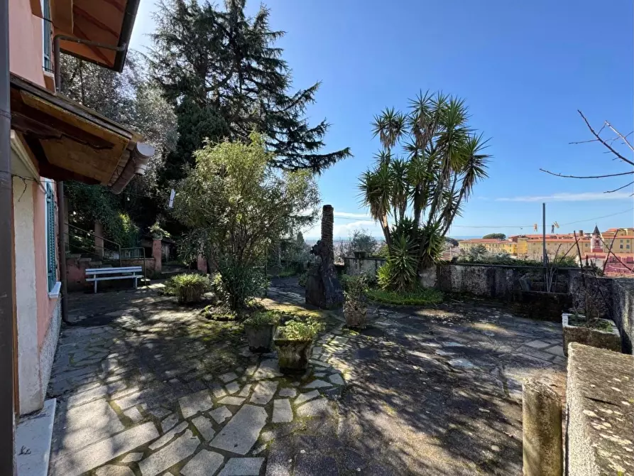 Immagine 8 di Villa in vendita  a Massa