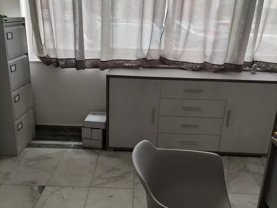 Immagine 3 di Ufficio in affitto  a Carrara