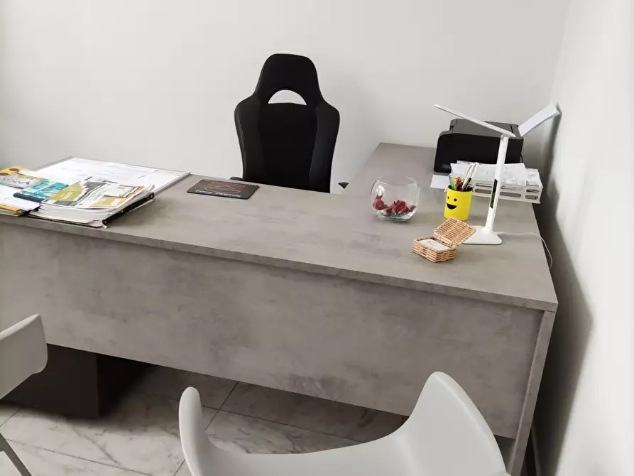 Immagine 2 di Ufficio in affitto  a Carrara