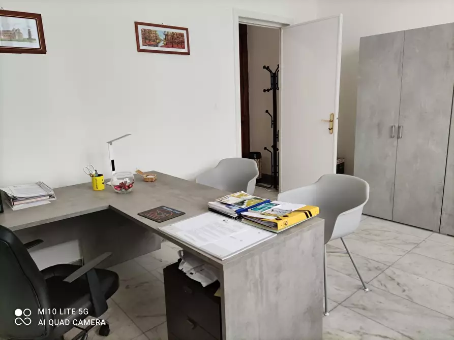 Immagine 4 di Ufficio in affitto  a Carrara
