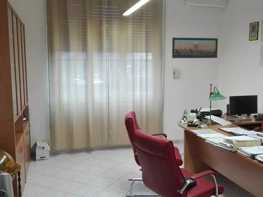 Immagine 8 di Ufficio in affitto  a Carrara