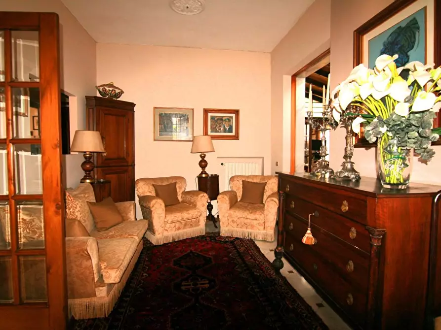 Immagine 8 di Villa in vendita  a Carrara