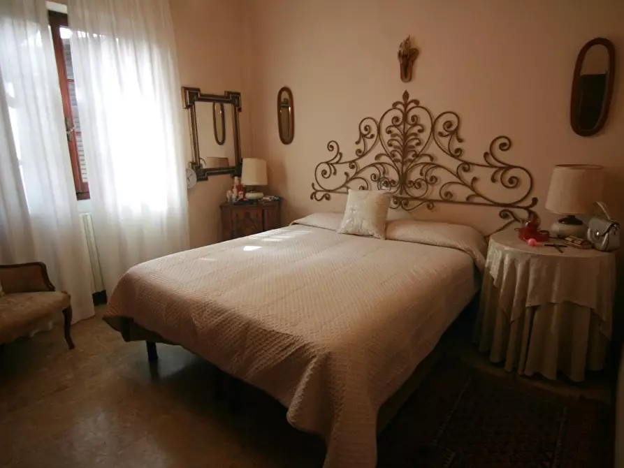 Immagine 23 di Villa in vendita  a Carrara