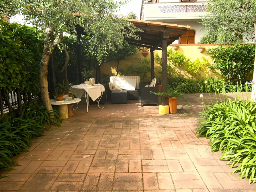 Immagine 25 di Villa in vendita  a Carrara