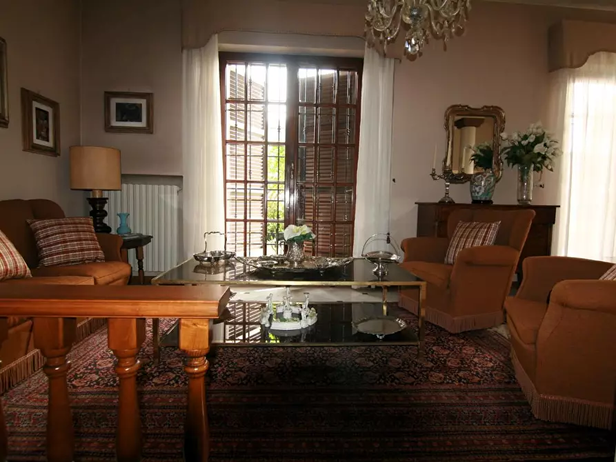 Immagine 5 di Villa in vendita  a Carrara
