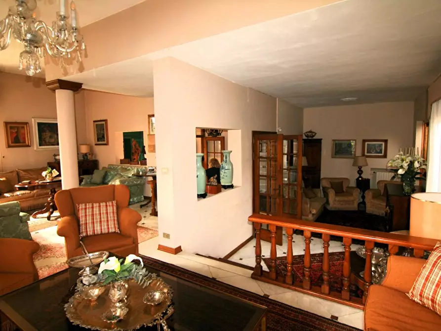 Immagine 9 di Villa in vendita  a Carrara