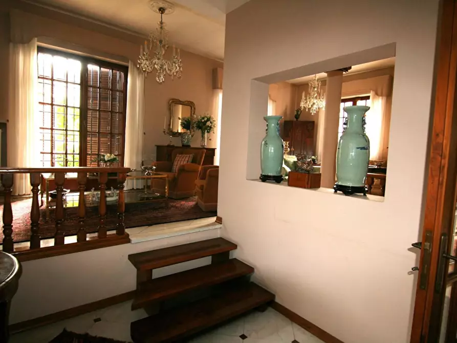 Immagine 7 di Villa in vendita  a Carrara