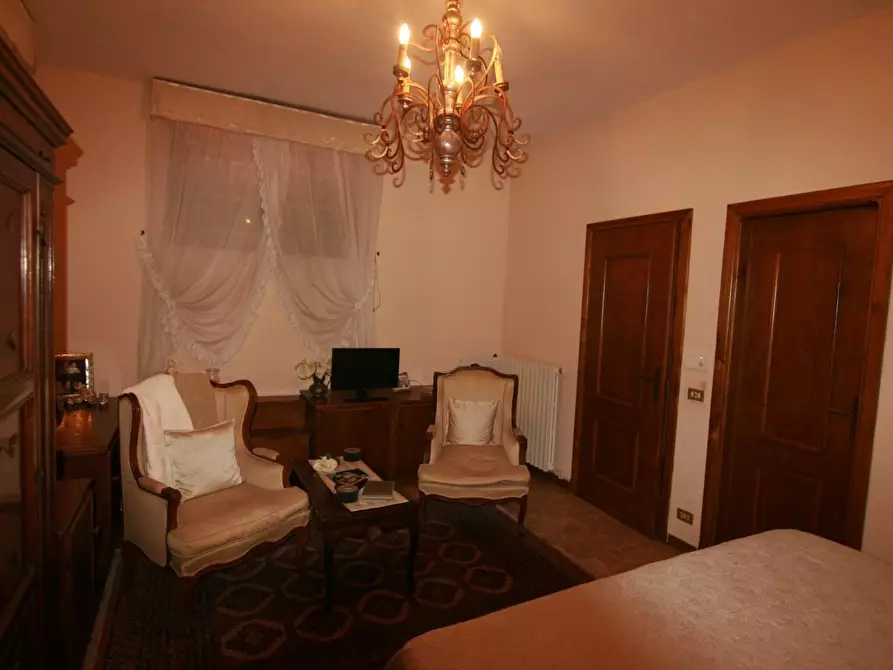 Immagine 20 di Villa in vendita  a Carrara