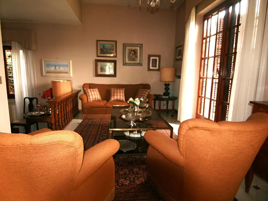 Immagine 6 di Villa in vendita  a Carrara