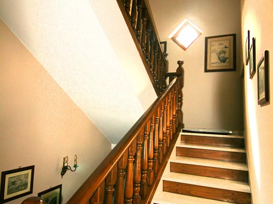 Immagine 24 di Villa in vendita  a Carrara