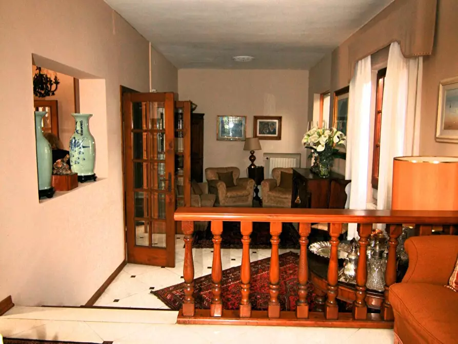 Immagine 10 di Villa in vendita  a Carrara