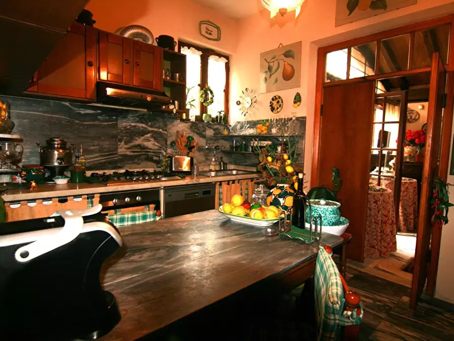 Immagine 18 di Villa in vendita  a Carrara