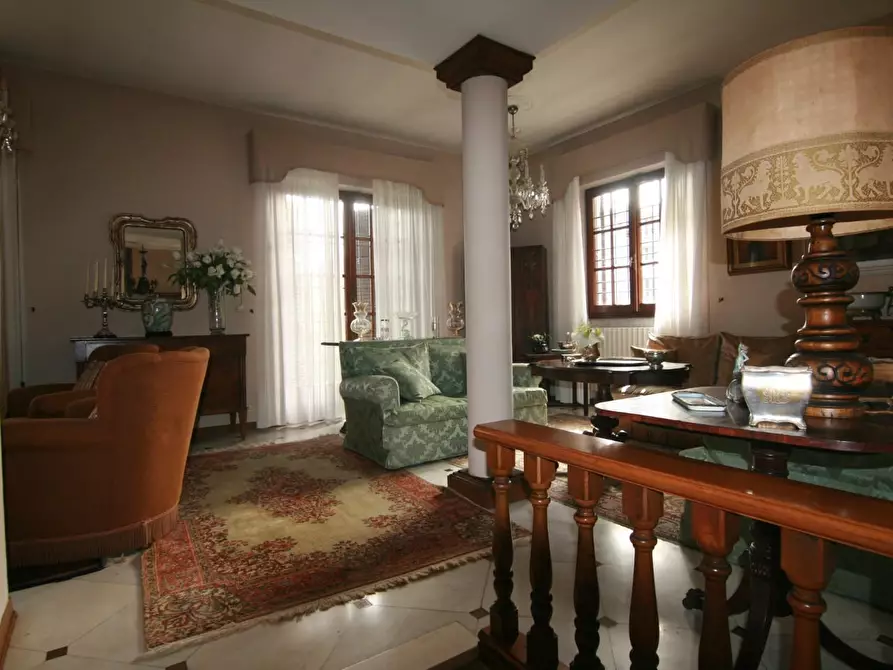 Immagine 11 di Villa in vendita  a Carrara