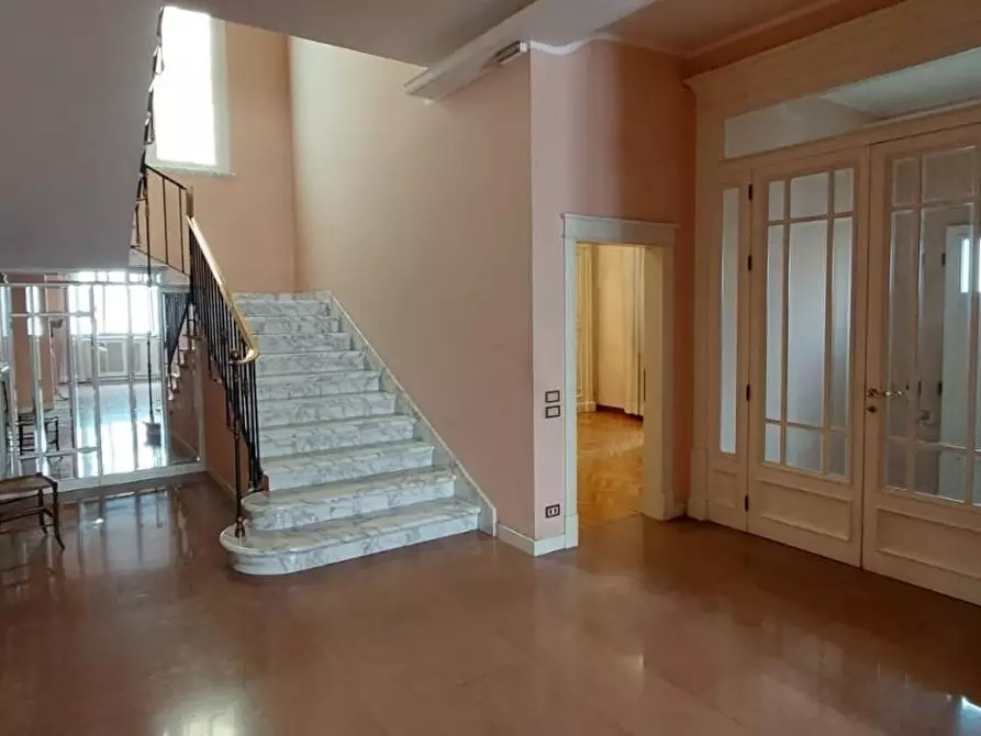 Immagine 1 di Villa in vendita  a Empoli