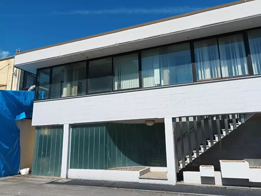 Immagine 9 di Ufficio in affitto  a Capannori