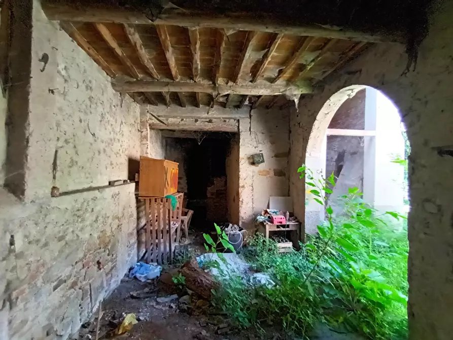 Immagine 9 di Deposito in vendita  a Lucca